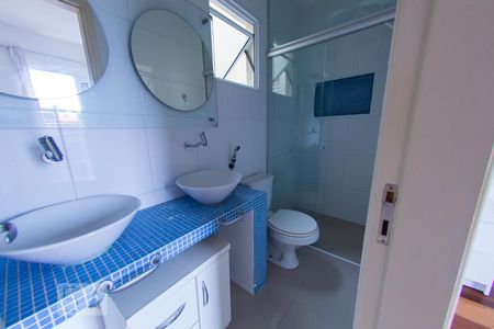 Banheiro da Suíte de casa de condomínio para alugar com 3 quartos, 122m² em Vila Madalena, São Paulo