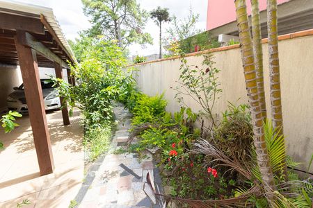 Casa para alugar com 265m², 4 quartos e 2 vagas Casa para alugar com 265m², 4 quartos e 2 vagasFachada