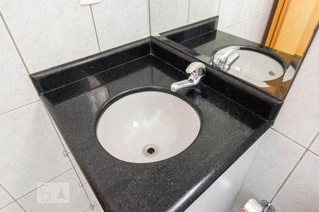 Banheiro  de apartamento para alugar com 2 quartos, 62m² em Vila Ema, São Paulo