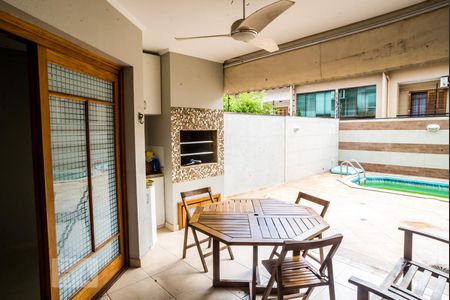 Churrasqueira de casa para alugar com 3 quartos, 272m² em Jardim Itu Sabará, Porto Alegre