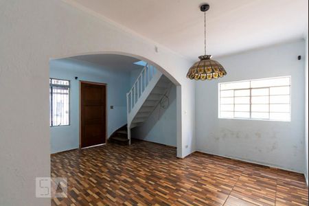 Casa à venda com 100m², 4 quartos e 2 vagasSala