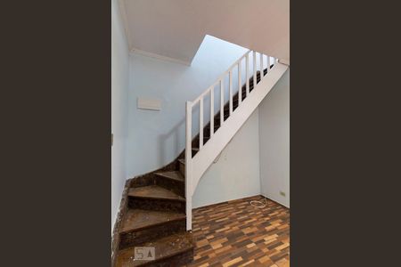 Escada de casa à venda com 4 quartos, 100m² em Vila Babilônia, São Paulo
