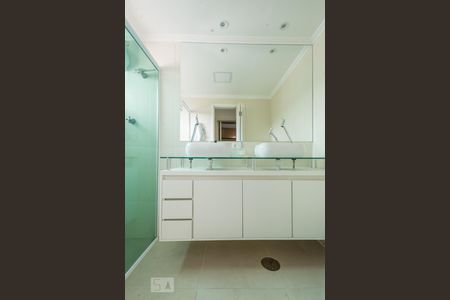 Banheiro de apartamento à venda com 2 quartos, 66m² em Vila Clementino, São Paulo