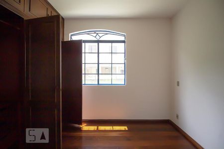 Quarto de apartamento para alugar com 3 quartos, 100m² em Alto Barroca, Belo Horizonte