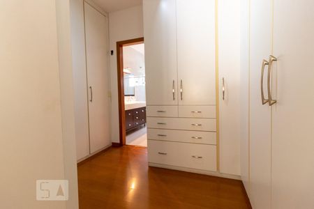 Closet Quarto 1 de casa para alugar com 5 quartos, 180m² em Butantã, São Paulo