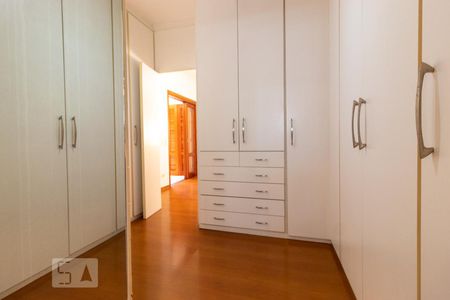 Closet Quarto 1 de casa para alugar com 5 quartos, 180m² em Butantã, São Paulo