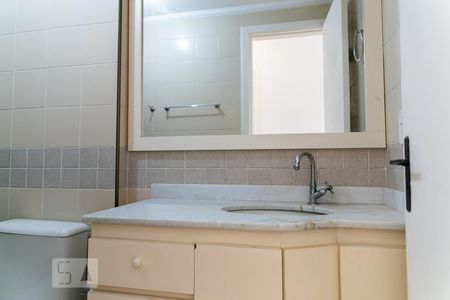 Banheiro de apartamento para alugar com 2 quartos, 55m² em Vila Santo Estéfano, São Paulo