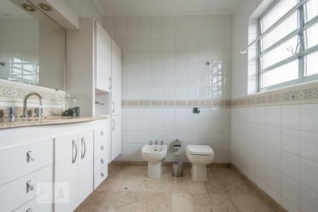 Banheiro 1 de casa para alugar com 3 quartos, 350m² em Jardim Prudência, São Paulo