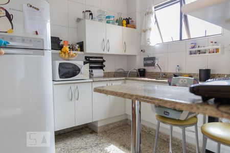 Cozinha de apartamento à venda com 3 quartos, 130m² em Cidade Nova, Belo Horizonte