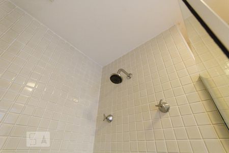 Banheiro de apartamento para alugar com 1 quarto, 36m² em Jacarepaguá, Rio de Janeiro