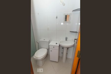 Banheiro da Suíte de apartamento para alugar com 2 quartos, 72m² em Vila Ipiranga, Porto Alegre