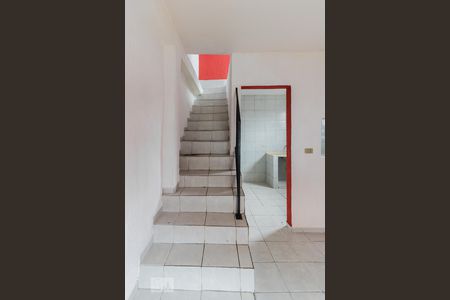 Escada de casa para alugar com 1 quarto, 60m² em Vila Rio Branco, São Paulo