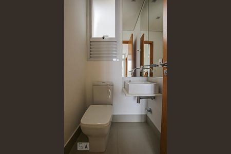 Lavabo de apartamento para alugar com 1 quarto, 50m² em Cambuí, Campinas