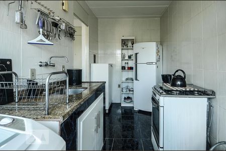 Cozinha de apartamento à venda com 1 quarto, 43m² em Vila Nova, Porto Alegre
