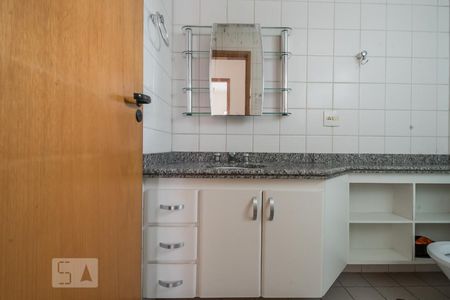 Banheiro de apartamento à venda com 1 quarto, 42m² em Vila Guarani (z Sul), São Paulo