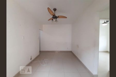 Sala de apartamento para alugar com 3 quartos, 65m² em Piedade, Rio de Janeiro