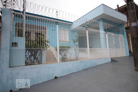 Casa para alugar com 4 quartos, 330m² em Vila Nivi, São Paulo