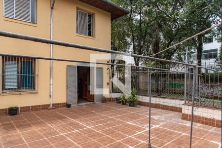 Casa para alugar com 328m², 5 quartos e 3 vagas Casa para alugar com 328m², 5 quartos e 3 vagasVaranda do quarto 2