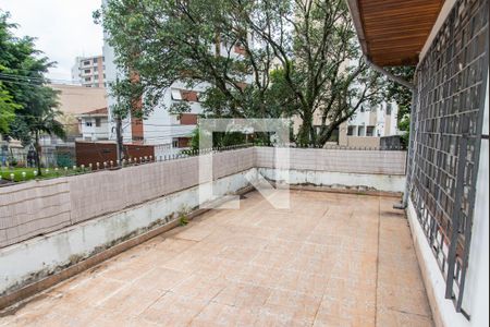 Casa para alugar com 328m², 5 quartos e 3 vagas Casa para alugar com 328m², 5 quartos e 3 vagasVaranda (casa superior)