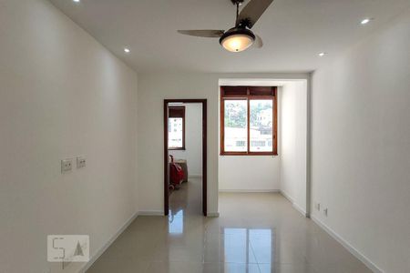 Sala de apartamento para alugar com 2 quartos, 60m² em Centro, Rio de Janeiro