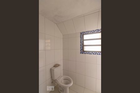 Banheiro de casa para alugar com 1 quarto, 40m² em Jardim Ponte Rasa, São Paulo