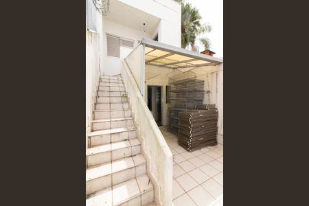 Casa para alugar com 468m², 4 quartos e 4 vagas Casa para alugar com 468m², 4 quartos e 4 vagasÁrea externa