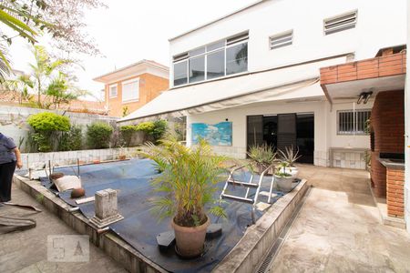 Casa para alugar com 468m², 4 quartos e 4 vagas Casa para alugar com 468m², 4 quartos e 4 vagasPiscina