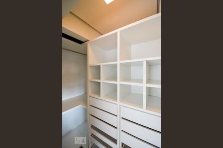 Suíte - closet de apartamento à venda com 1 quarto, 76m² em Vila Madalena, São Paulo