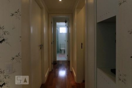 Corredor de apartamento para alugar com 3 quartos, 137m² em Bosque da Saúde, São Paulo