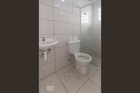 Banheiro de casa de condomínio para alugar com 1 quarto, 34m² em Jardim Carlu, São Paulo