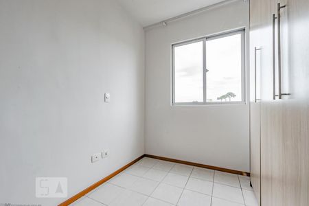 Dormitório 1 de apartamento para alugar com 2 quartos, 49m² em Novo Mundo, Curitiba