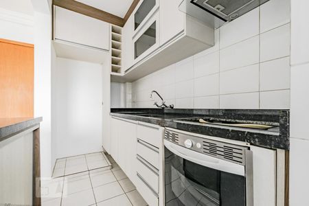 Cozinha de apartamento para alugar com 2 quartos, 49m² em Novo Mundo, Curitiba