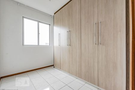 Dormitório 1 de apartamento para alugar com 2 quartos, 49m² em Novo Mundo, Curitiba