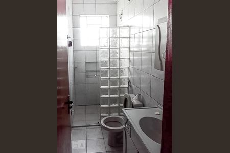 Banheiro de apartamento à venda com 3 quartos, 76m² em Cristal, Porto Alegre