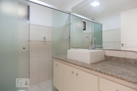 Banheiro de apartamento para alugar com 3 quartos, 100m² em Jardim Paranapanema, Campinas