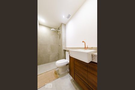 Banheiro de kitnet/studio para alugar com 1 quarto, 48m² em Barro Preto, Belo Horizonte