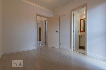 Quarto da suíte de apartamento para alugar com 2 quartos, 58m² em Cambuí, Campinas