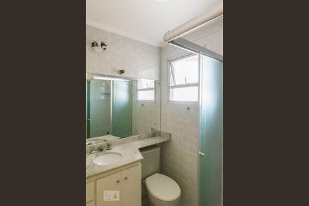 Banheiro de apartamento para alugar com 3 quartos, 75m² em Jardim Ester, São Paulo
