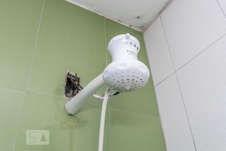 Banheiro - Chuveiro elétrico de apartamento à venda com 1 quarto, 50m² em Olaria, Rio de Janeiro