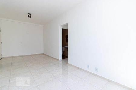 Sala de apartamento para alugar com 3 quartos, 70m² em Todos Os Santos, Rio de Janeiro