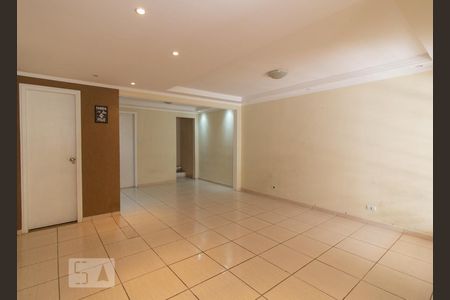 Sala de casa de condomínio para alugar com 4 quartos, 200m² em Alto Boqueirão, Curitiba