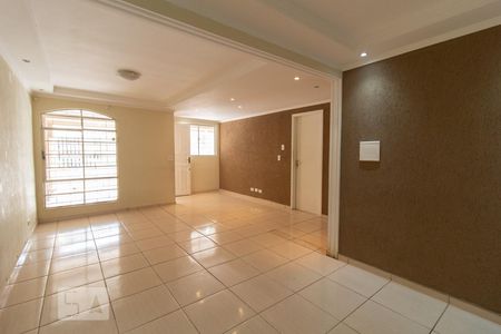 Sala de casa de condomínio para alugar com 4 quartos, 200m² em Alto Boqueirão, Curitiba