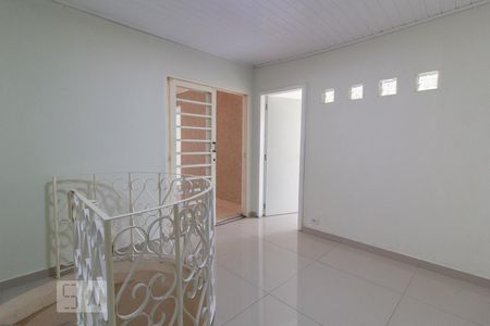 Escada de casa de condomínio para alugar com 4 quartos, 200m² em Alto Boqueirão, Curitiba