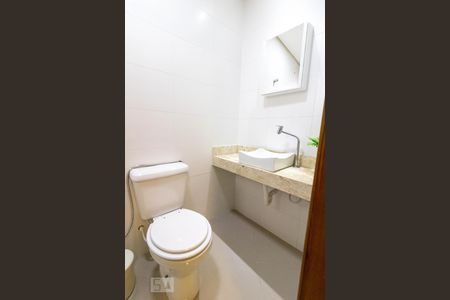 Banheiro da Suite   de apartamento para alugar com 2 quartos, 55m² em Parque das Nações, Santo André