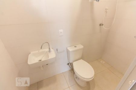 Banheiro de kitnet/studio para alugar com 1 quarto, 12m² em Perdizes, São Paulo