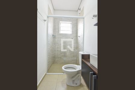 Banheiro  de kitnet/studio para alugar com 1 quarto, 17m² em Jardim Aeroporto, São Paulo