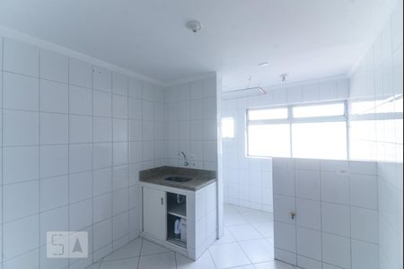 Cozinha de apartamento para alugar com 2 quartos, 70m² em Vila Antonieta, São Paulo