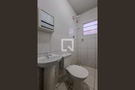 Banheiro de casa de condomínio para alugar com 1 quarto, 25m² em Cambuci, São Paulo