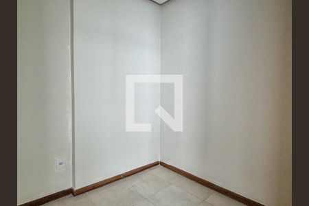 Apartamento à venda com 76m², 2 quartos e 2 vagas Apartamento à venda com 76m², 2 quartos e 2 vagasQuarto de Serviço