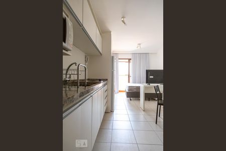 Corredor de apartamento para alugar com 1 quarto, 35m² em Centro, Curitiba